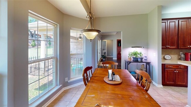 Building Photo - 1067 E Poplar St