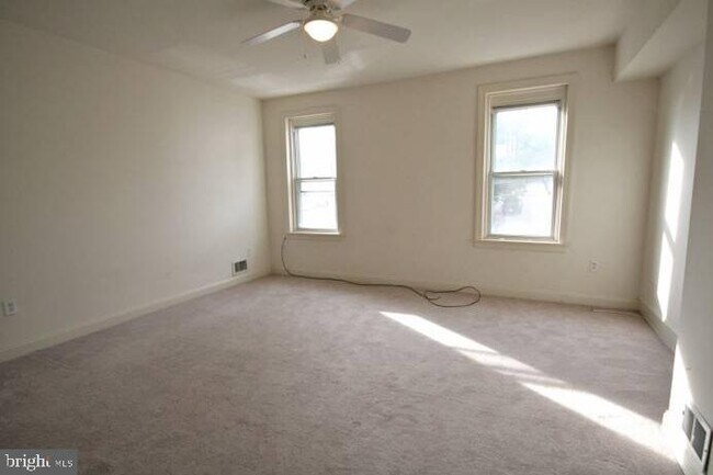 Building Photo - 219 Hermitage St