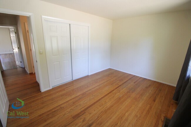 Building Photo - $4895 - Large beautiful 3/2 Home located i...