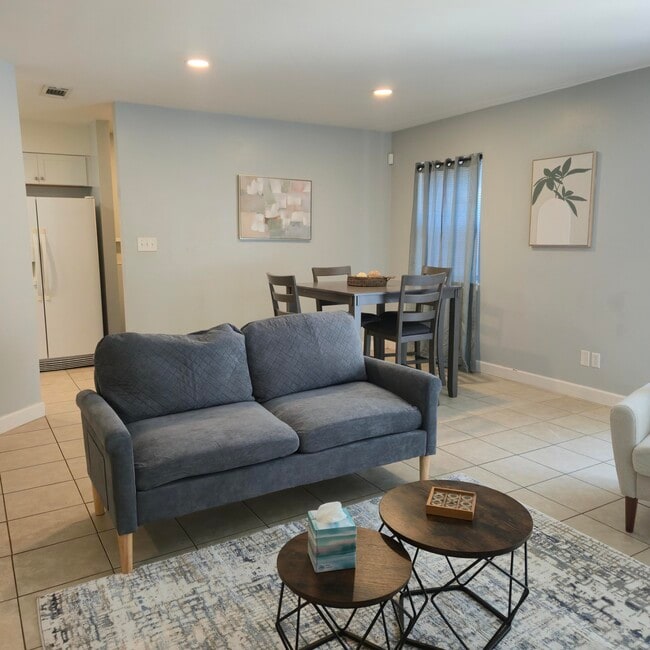 Building Photo - 348 Woodham Ct