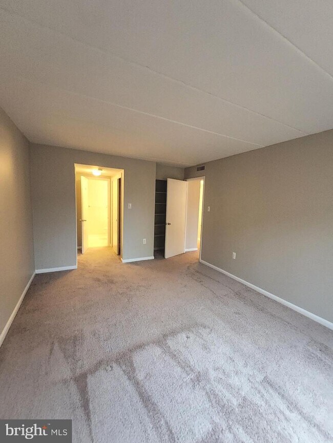 Building Photo - 128 Roberts Ln