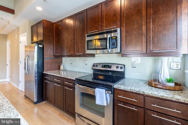 Building Photo - 2201 2nd St NW