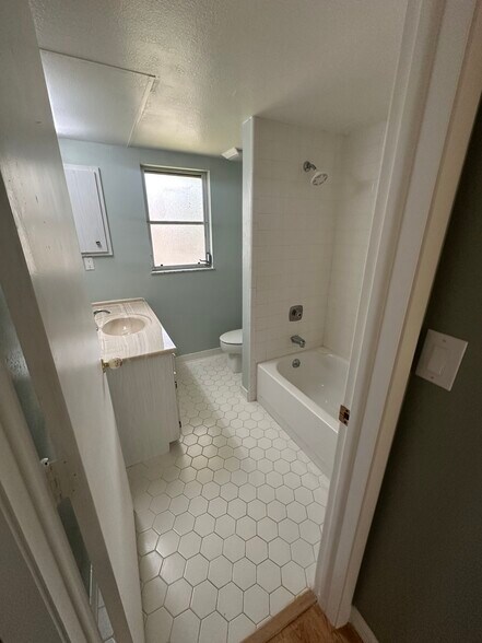 2nd bath - 18637 Lake Worth Blvd