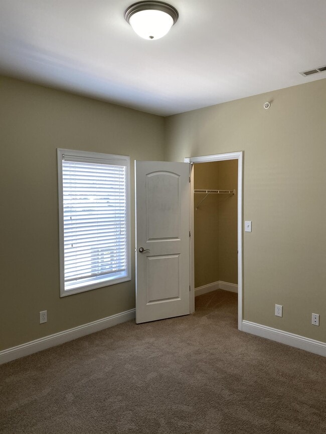 Building Photo - 302 Capstone Dr