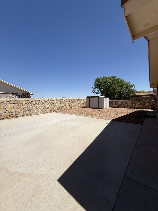 Building Photo - Well, kept three-bedroom, two baths home with Solar Panels. A must see, lease today! 11797 Imperi...