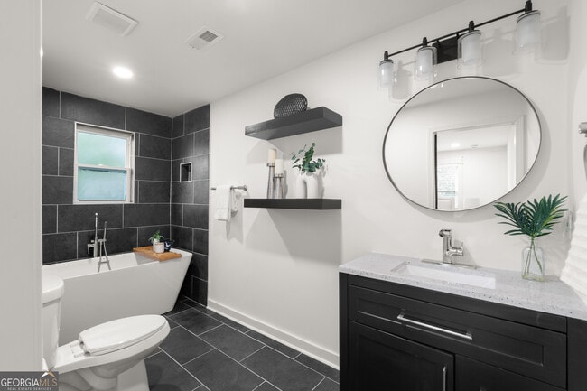 Building Photo - 1180 Fleming St