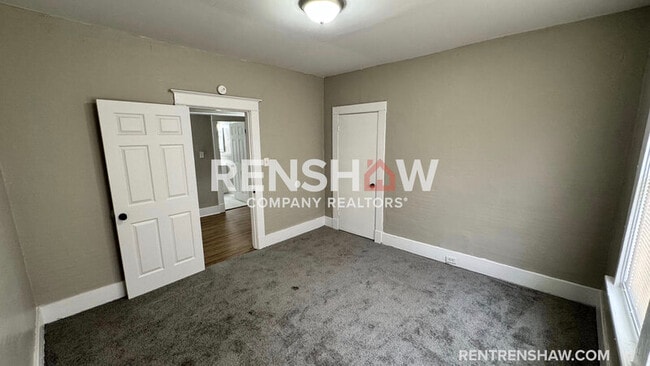 Building Photo - 919 N Willett St