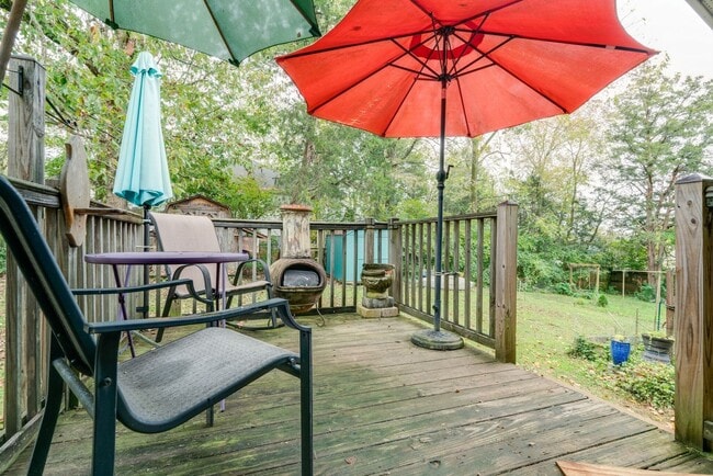 Building Photo - Cozy 2 Bed/1 Bath House, Park Like Setting, Pet Friendly, Fenced Yard