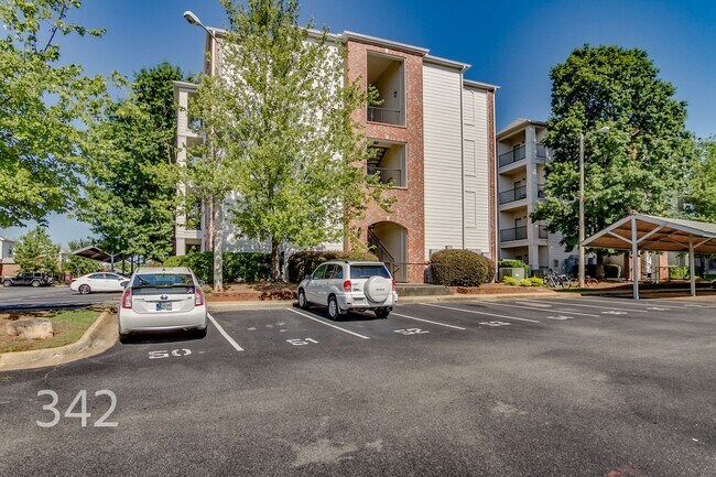 Building Photo - 600 13th St E