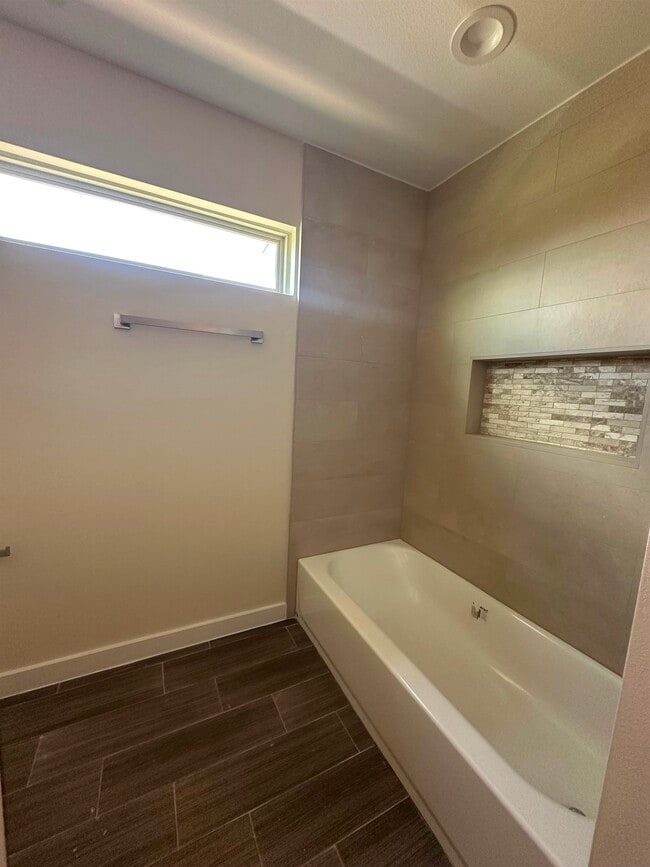 Building Photo - 1717 Tournament Trail Dr