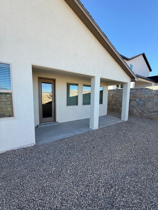 Building Photo - 5008 Sand Strm Rd