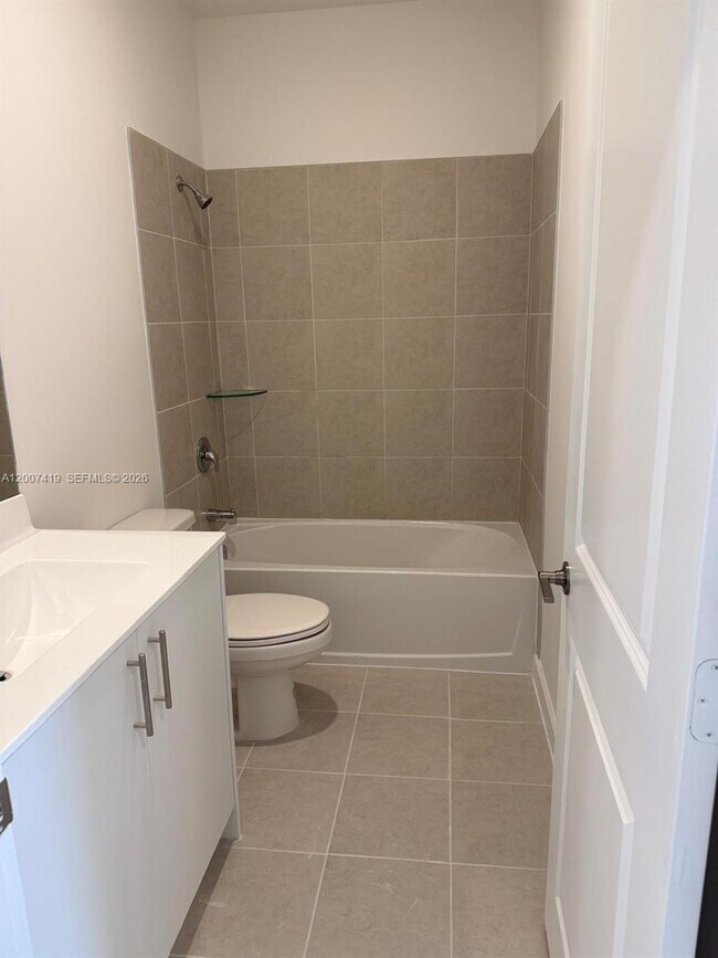 Building Photo - 2573 SE 25th Ter