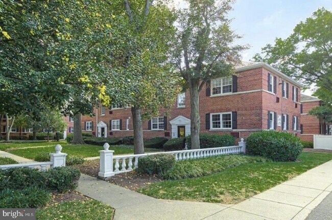 Building Photo - 4378 N Pershing Dr