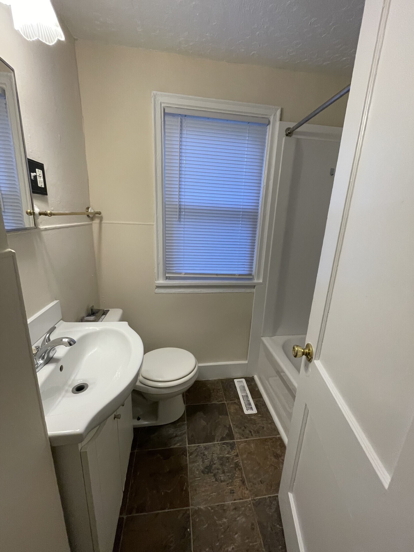 Bathroom - 46 Martinview Rd