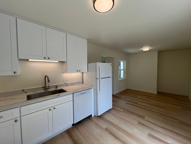 Building Photo - South Eugene Newly Remodeled