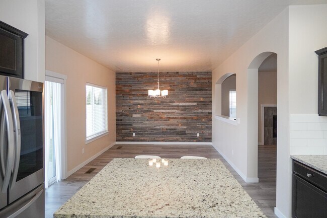 Building Photo - 4272 W Peak Cloud Dr