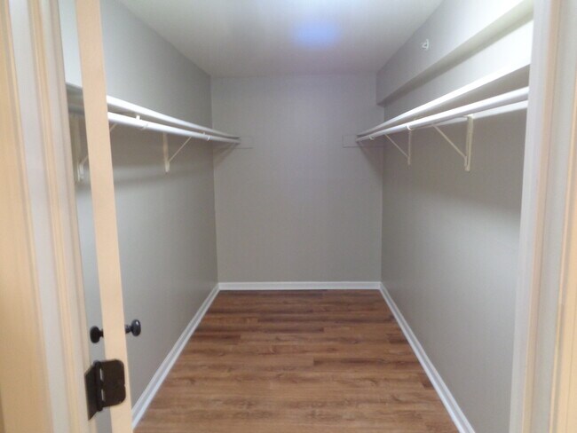 Building Photo - 10205 86th Terrace
