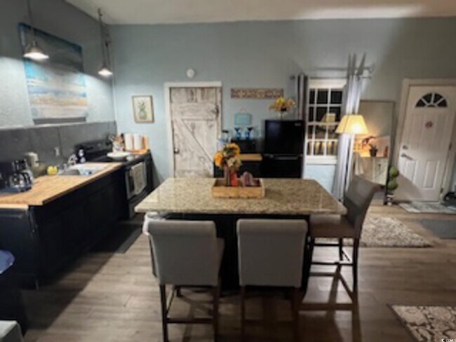 Building Photo - 5588 Daybreak Rd