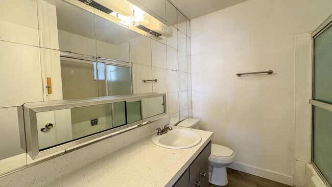 Building Photo - 50 Shadow Ln