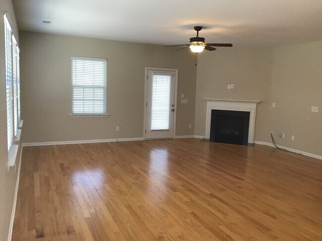 Building Photo - 1613 Deer Meadows Dr