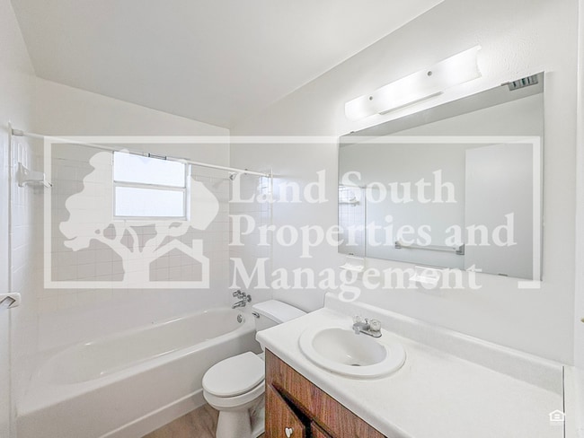 Building Photo - 518 W Belmar St