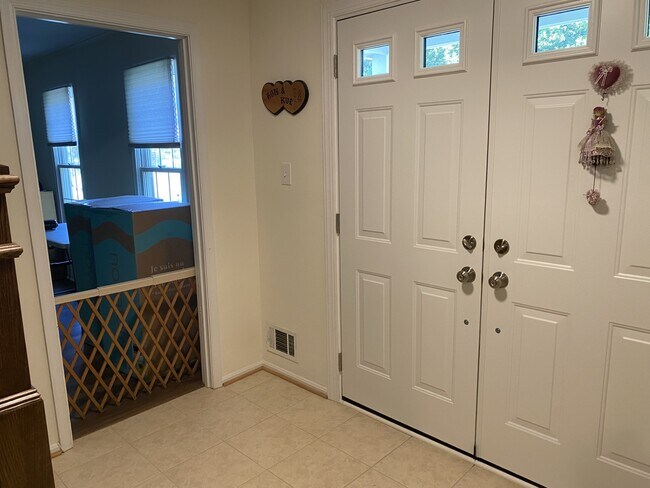 Building Photo - 7907 Laural Valley Way