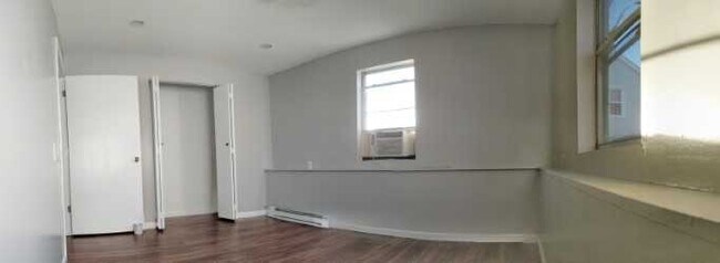 Building Photo - Looking for a home or an office space...Come take a look!!