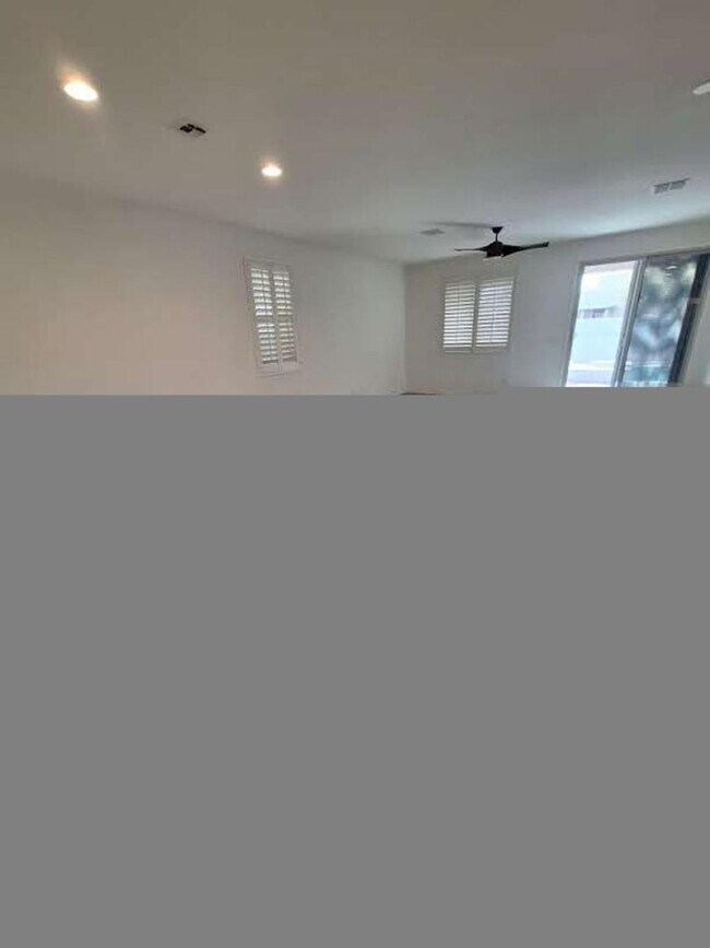 Building Photo - 18541 W Mescal St