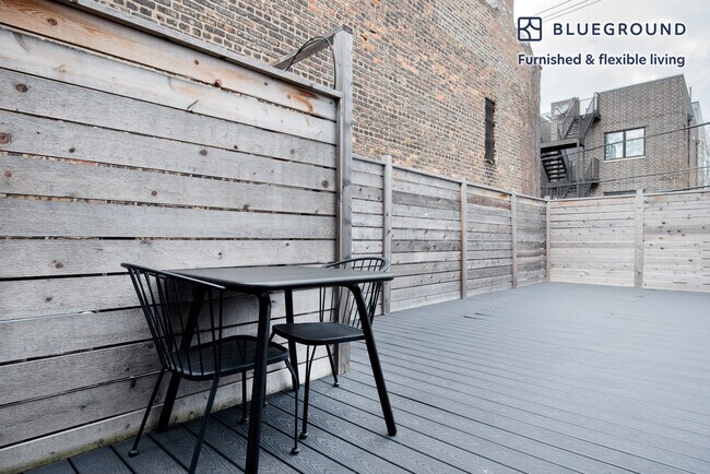 Building Photo - 1536 W Chicago Ave