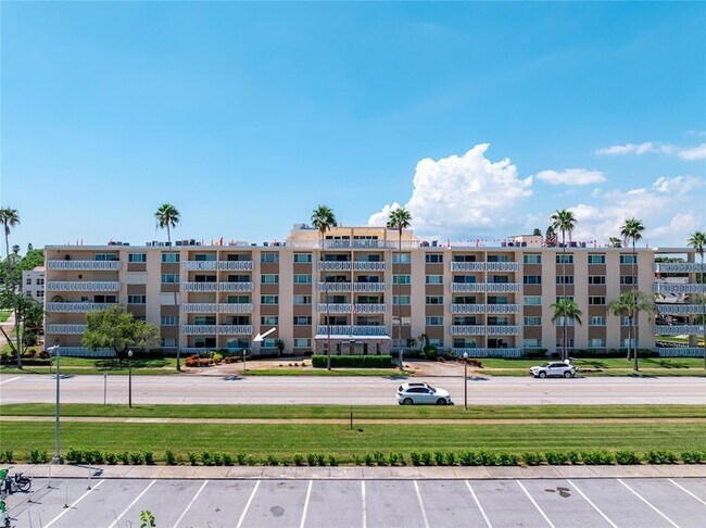 Building Photo - 1200 N Shore Dr NE