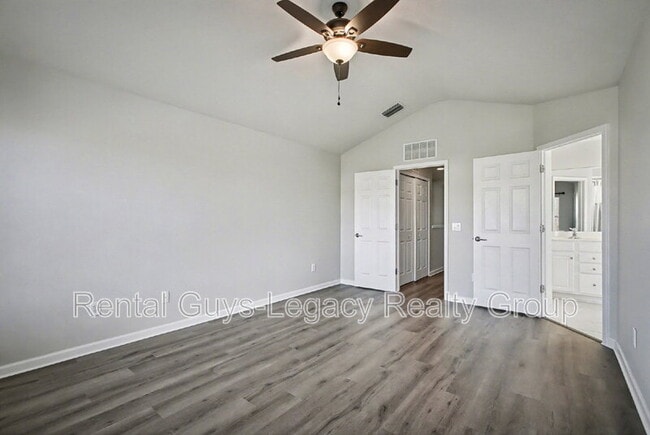 Building Photo - 6986 Roundleaf Dr