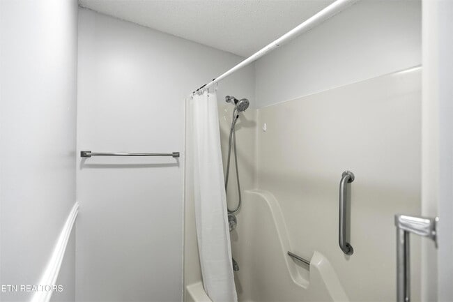 Building Photo - 1501 Woodbury Ct