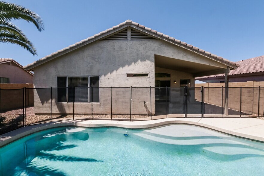 Building Photo - 1051 N San Benito Dr