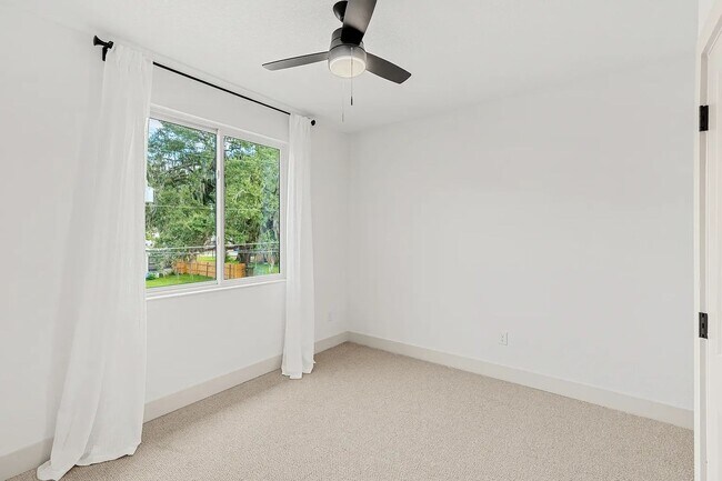 Building Photo - COLLEGE PARK EXECUTIVE HOME