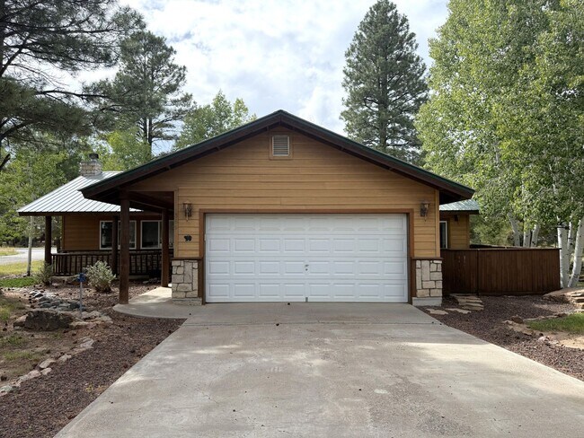 Building Photo - Beautiful 3BD/2BA Home In Lake Forest Comm...