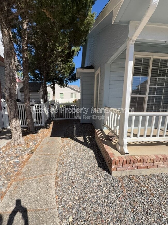 Building Photo - 714 E Harbor Cir
