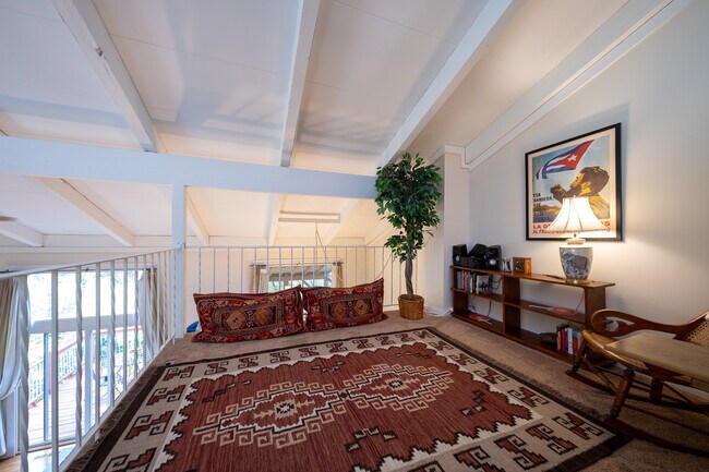 Building Photo - 3477 Pilgrim Ln N