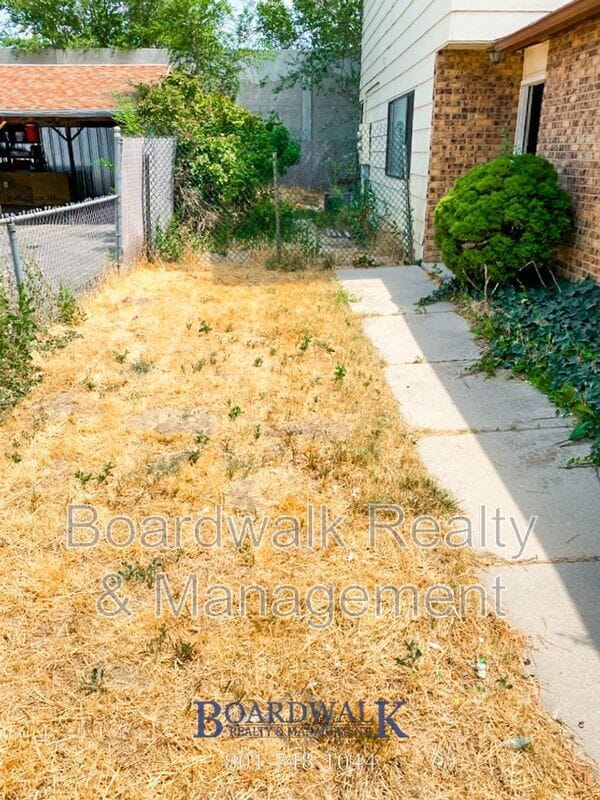 Building Photo - 8261 Ivy Dr