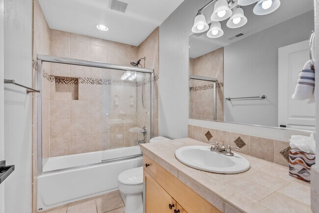 Building Photo - Stunning, spacious 4-bdrm/4-bath in Tigard. Fireplace, massive decks, next to nature