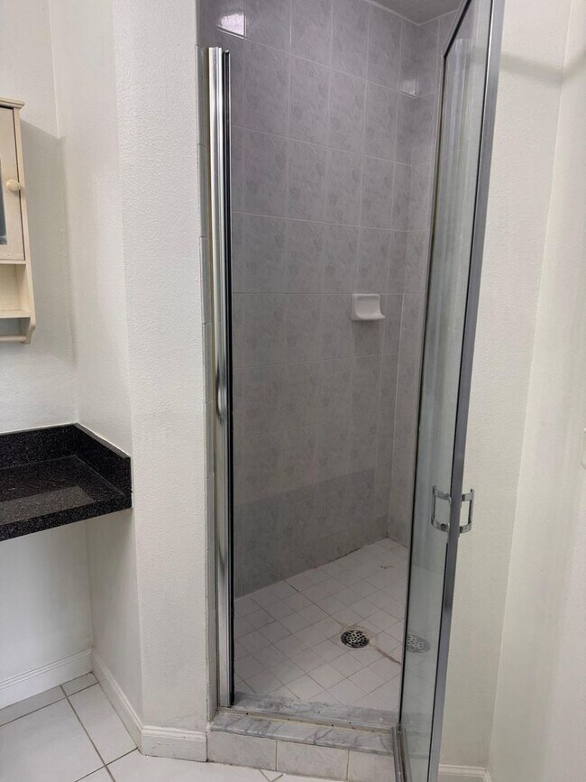 Building Photo - Updated 2BR/2BA Condo in Pine Ridge Club, ...