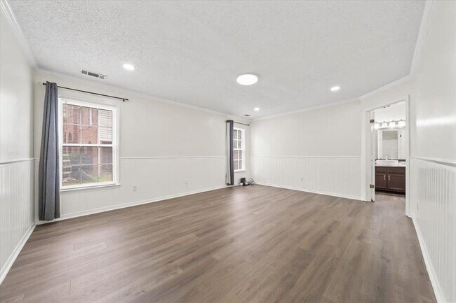 Building Photo - 8429 King William St