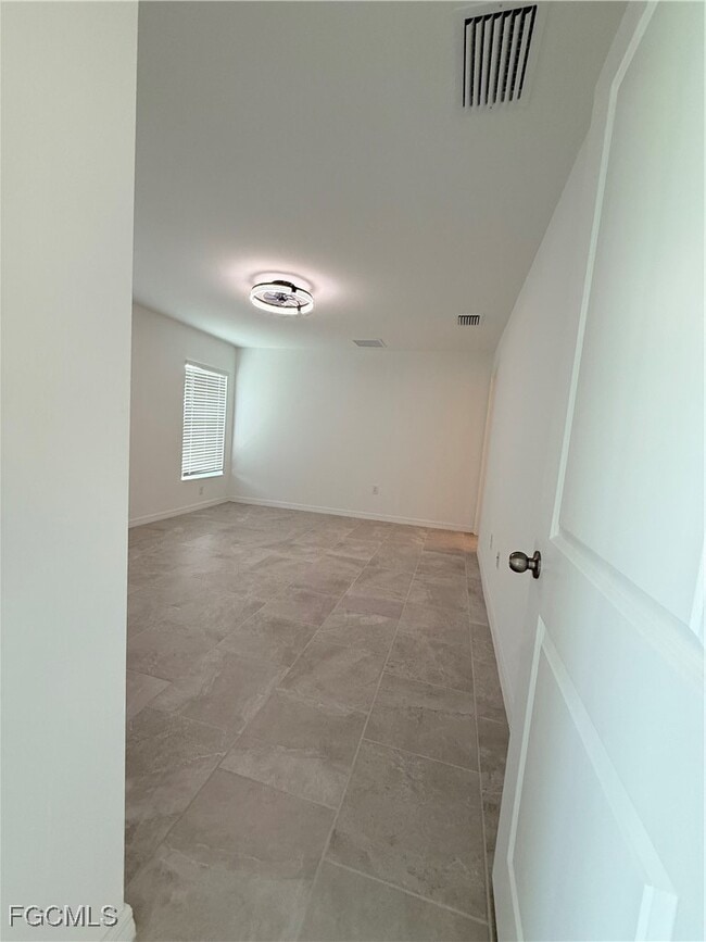 Building Photo - 3850 Treasure Oak Wy