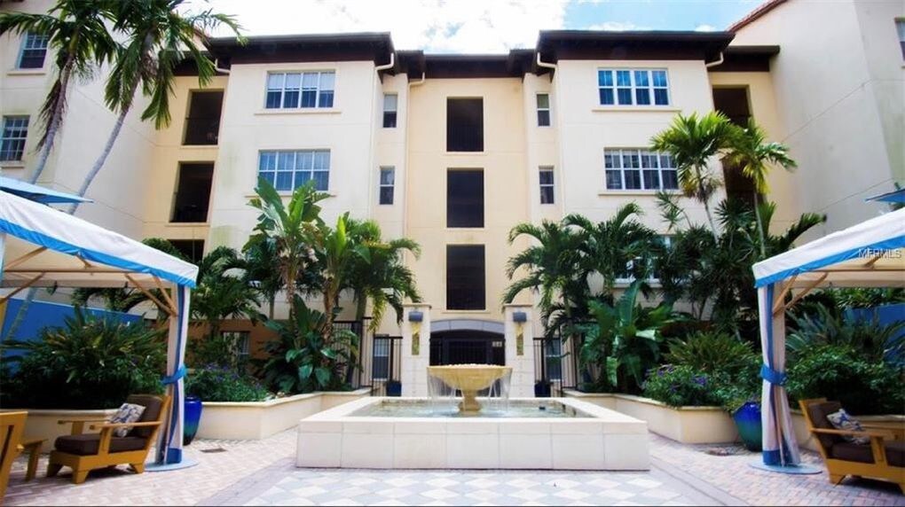 Courtyard - 200 4th Ave S