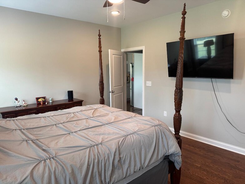Master Bedroom - 146 Sande Ridge Ln