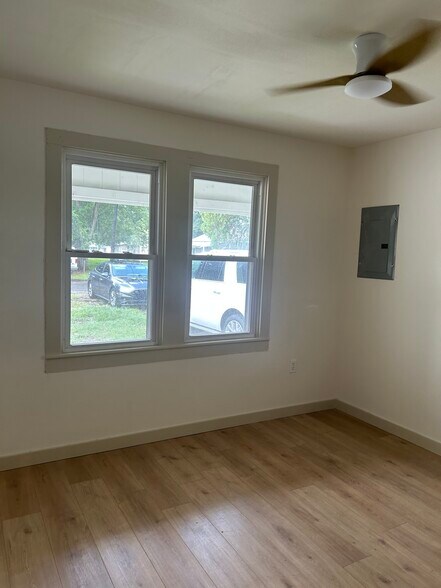 Building Photo - 211 E Caldwell St