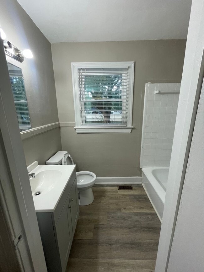 Building Photo - 514 Macon St S