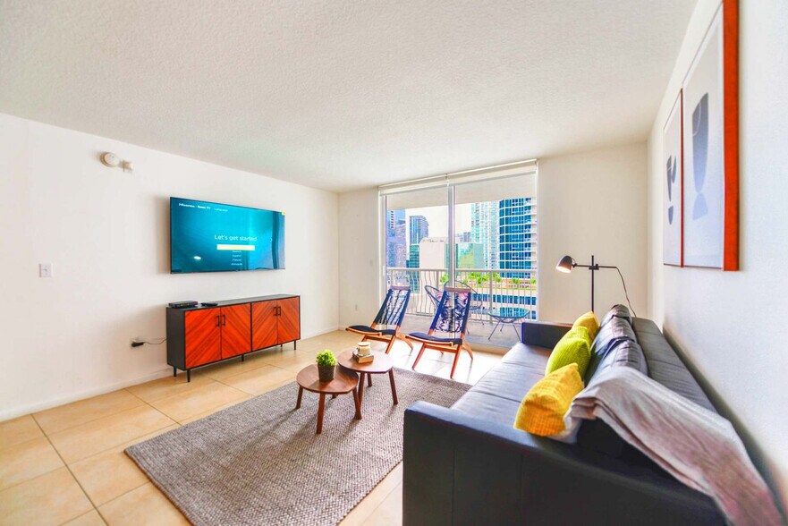 Building Photo - 1200 Brickell Bay Dr
