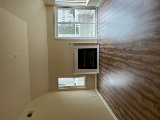Building Photo - 425 Mountain View Dr