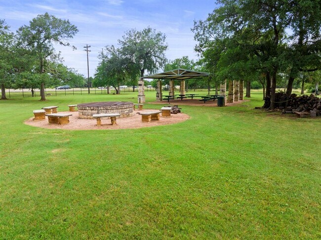 Building Photo - 3504 Flora Vista Loop