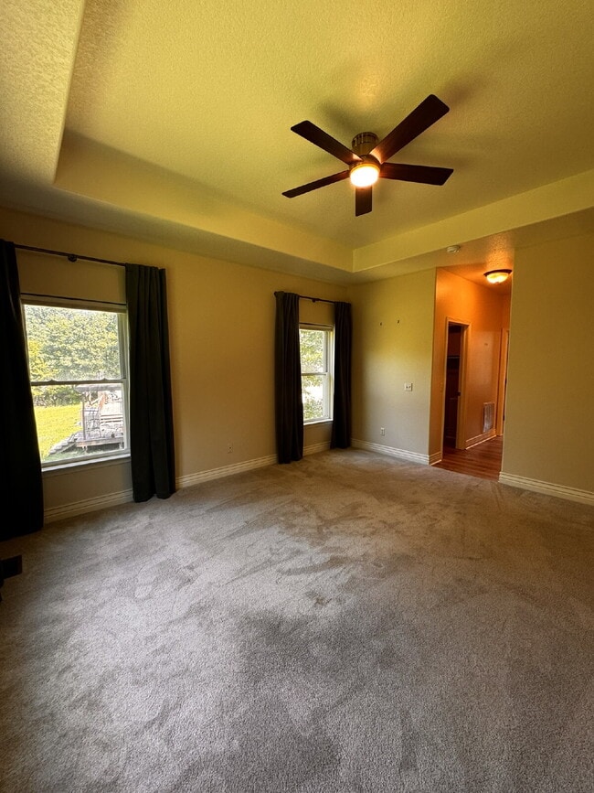 Building Photo - 17 Miller Dr